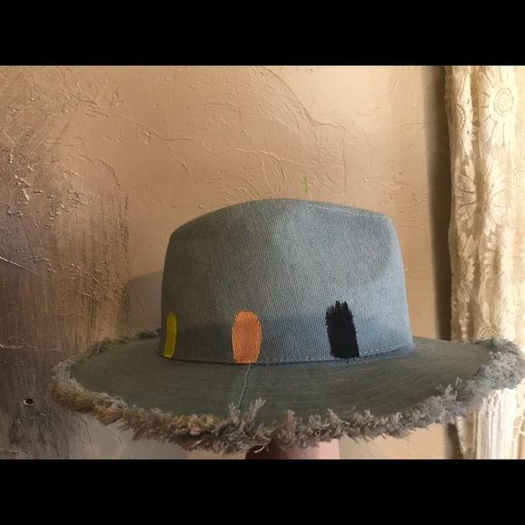 Fun summer hat - Picture 3 of 3